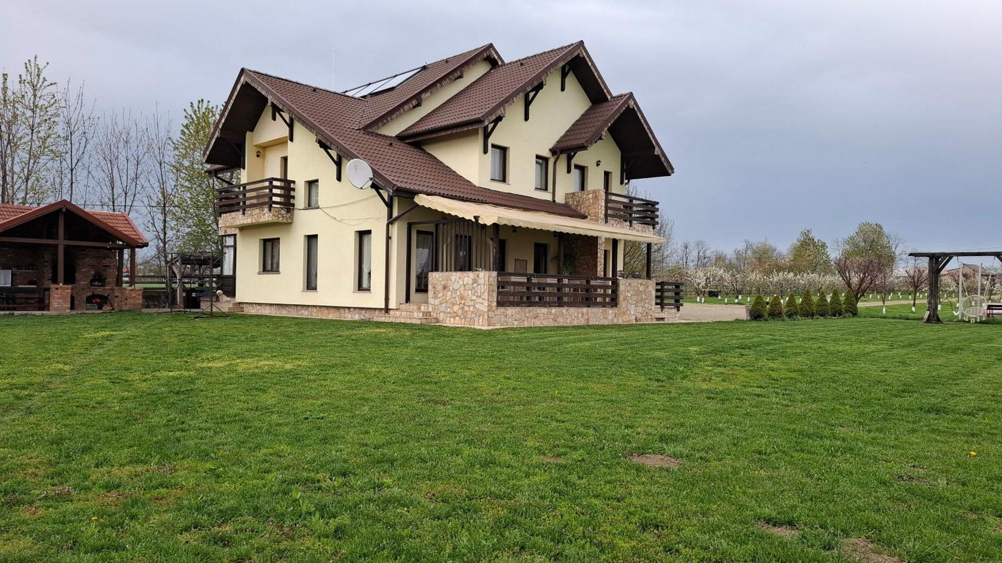 Dor De Casa Hotel Doljesti Exterior photo