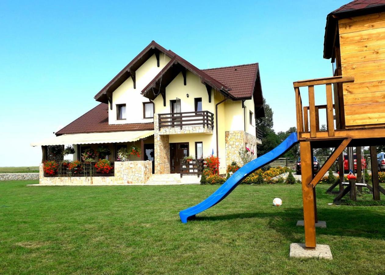Dor De Casa Hotel Doljesti Exterior photo